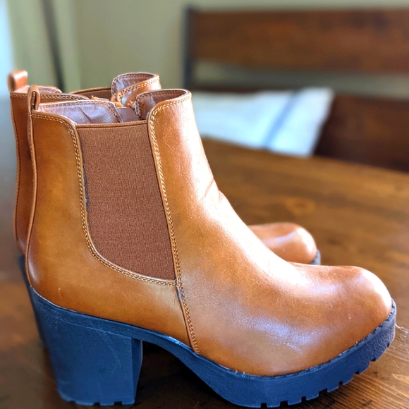 Leather ankle boots - Picture 2 of 2